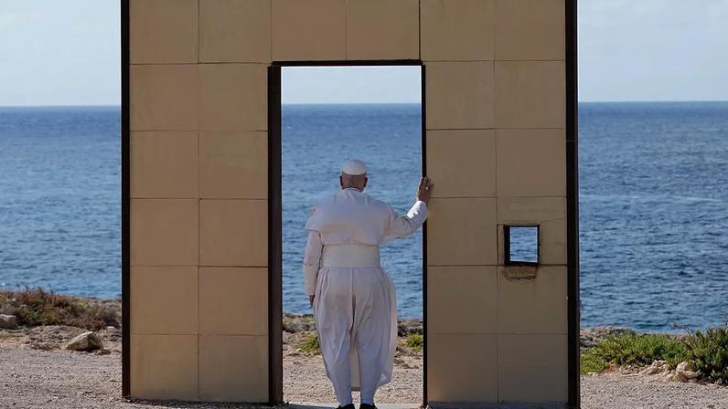 Papa visita Lampedusa e alerta a Europa sobre mortes no mar