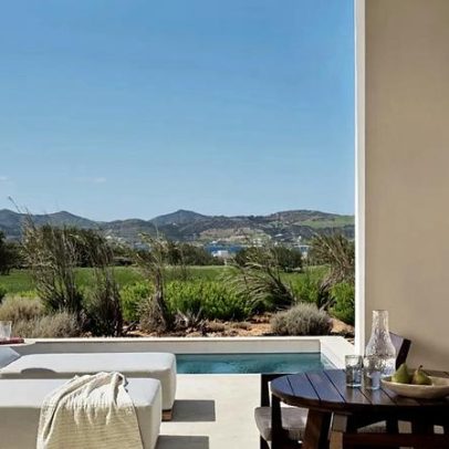 Paros abre hotel boutique com piscina privada ou jacuzzi em todos os quartos