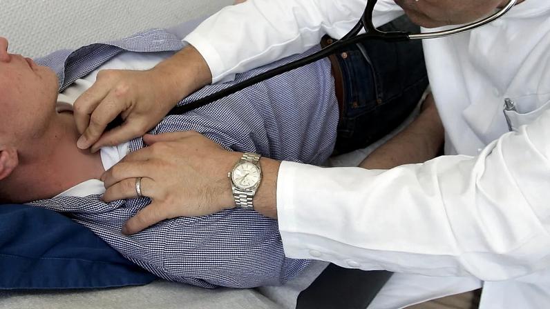 Numa consulta de clínica geral na Alemanha - imagem de arquivo