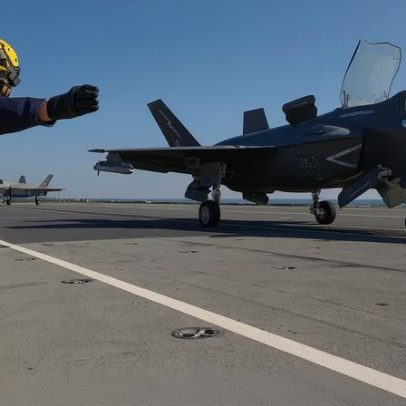 Caças britânicos interceptam avião russo próximo de porta-aviões no Mar da Noruega