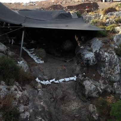 Gruta intacta de 400 mil anos em Israel revela época pré-neandertal