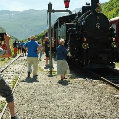 Suíça celebra 100 anos da linha férrea a vapor nos Alpes