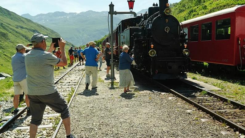 Circulam agora apenas como atração turística, durante o verão, os comboios a vapor entre as estações de Realp e Oberwald