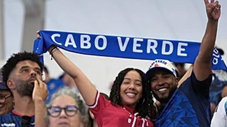 Adeptos festejam antes do jogo dos 16-avos do Mundial entre Argentina e Cabo Verde