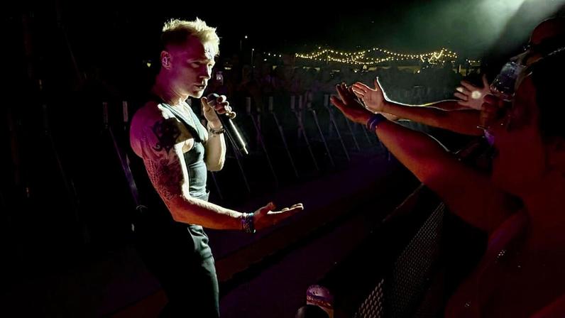 Ronan Keating homenageia memória em Douro de vinho, calor e festa