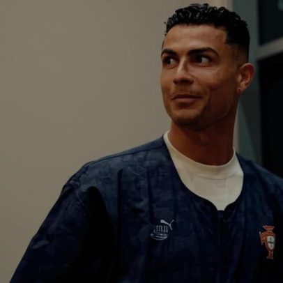 Seleção recebe multidão em êxtase no hotel