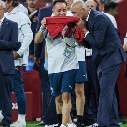 Martínez diz ter vencido por apoio do pai de Carvalho, Jota e André Silva