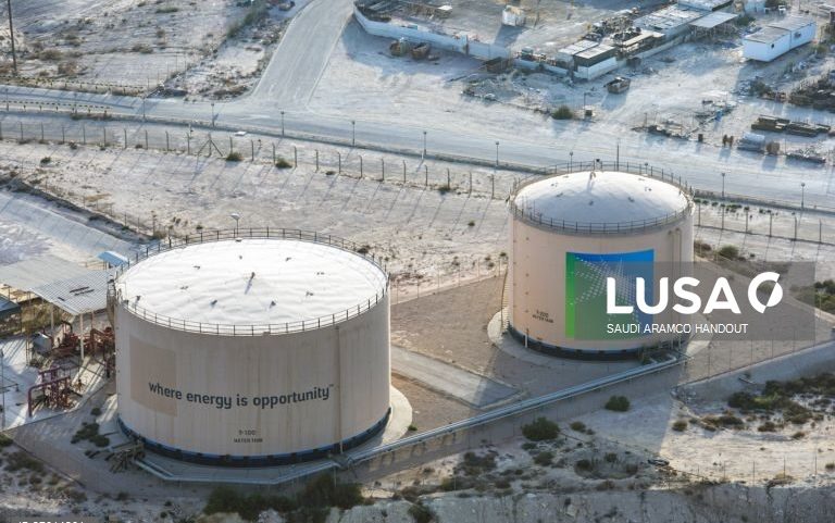 OPEP+ admite aumentar a oferta de petróleo bruto em agosto pelo quinto mês