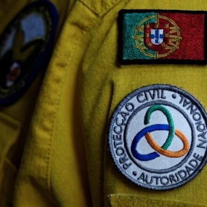 Incêndio em Setúbal avança para habitações e parque de automóveis
