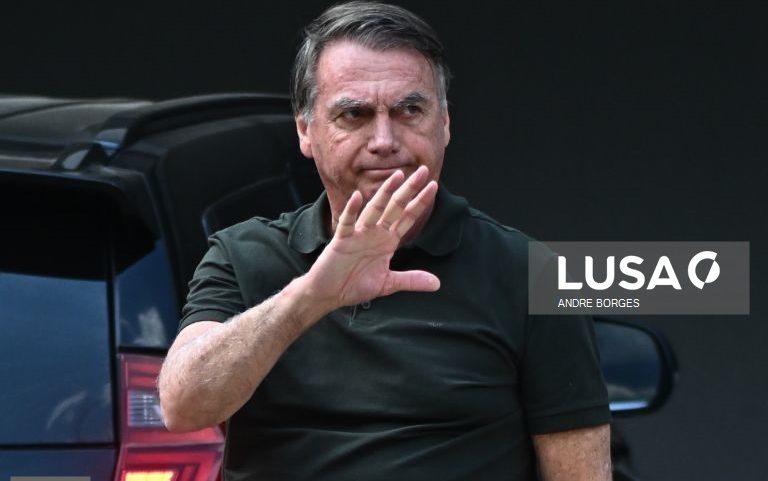 Supremo brasileiro mantém prisão domiciliária de Jair Bolsonaro
