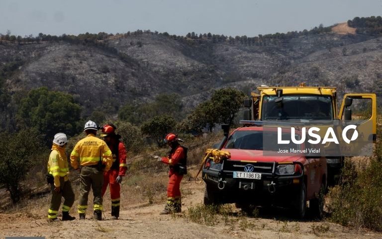 Mais de 100 bombeiros e 45 veículos de Espanha apoiam combate aos incêndios