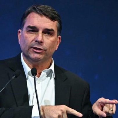 Flávio Bolsonaro afirma aos EUA que tarifas mais altas favoreceriam Lula