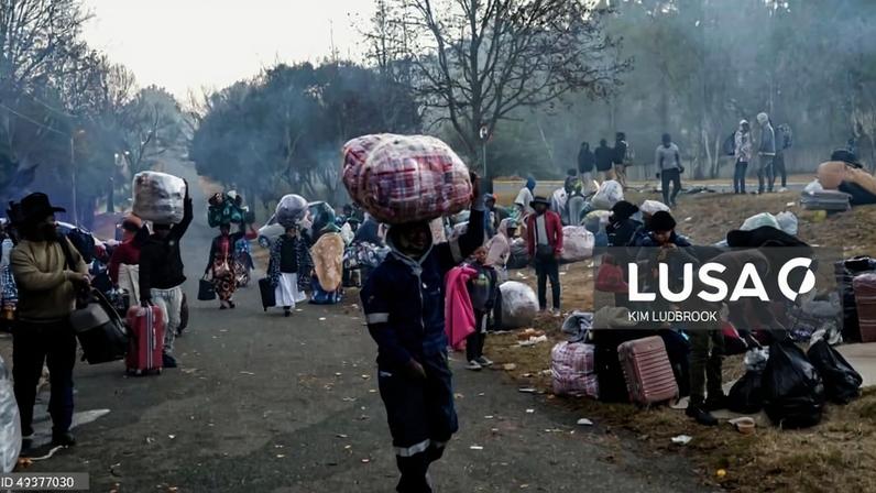 Milhares de estrangeiros procuram sair da África do Sul em clima de violência