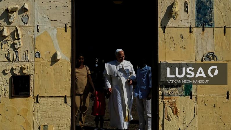 Leão XIV homenageia migrantes mortos no Mediterrâneo em Lampedusa
