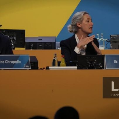 Liderança da AfD é reeleita antes de eleições regionais na Alemanha