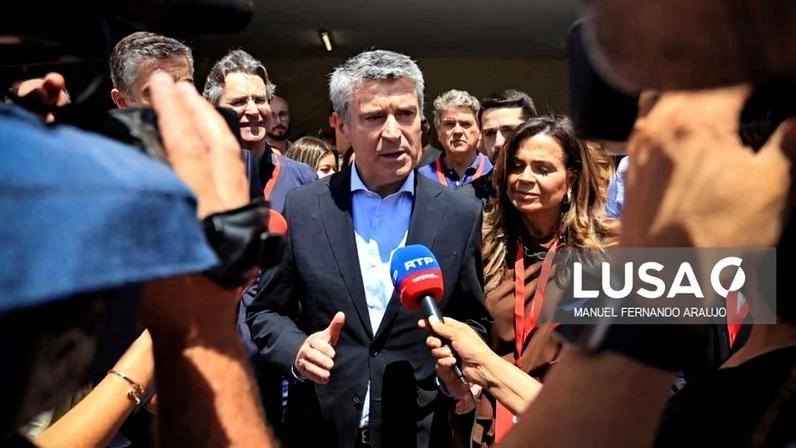 José Luís Carneiro exige que Montenegro peça desculpa por situação dos exames