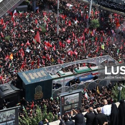 Cortejo fúnebre em Teerão com restos de Ali Khamenei percorre a cidade