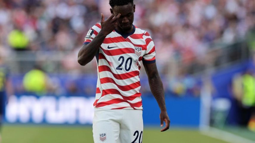 FIFA suspende cartão vermelho ao goleador dos EUA; Trump agradece