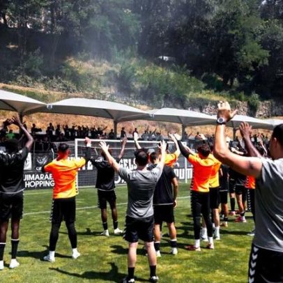 Rui Rodrigues e Fernando Meira na tribuna do treino aberto do V. Guimarães
