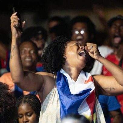 Vozinha de Cabo Verde encanta em Santiago; fãs sofrem 120 minutos