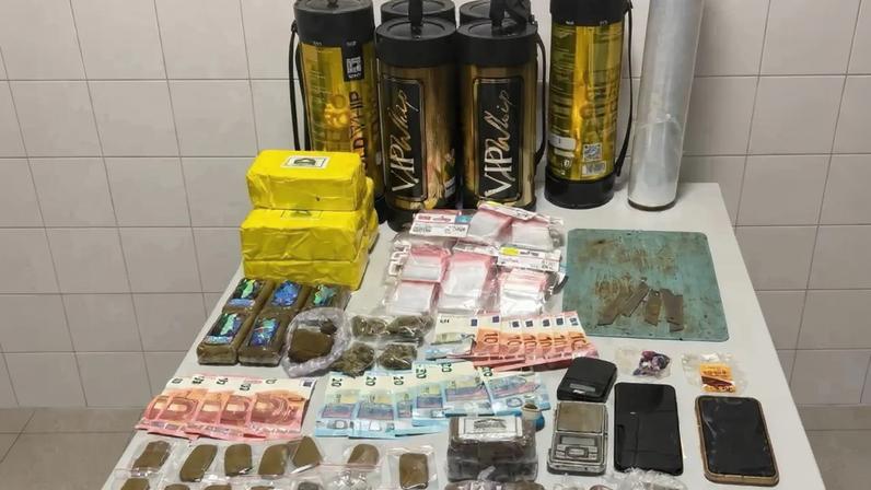 Prisão preventiva de duas jovens por posse de mais de 7 mil doses de haxixe