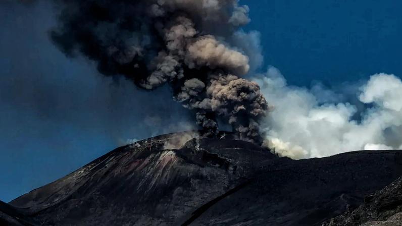 Cinzas do Etna obrigam Sicília a fechar parte do espaço aéreo