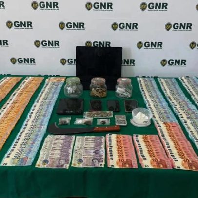 Casal suspeito de venda de cocaína em Albufeira é detido com 12 mil euros