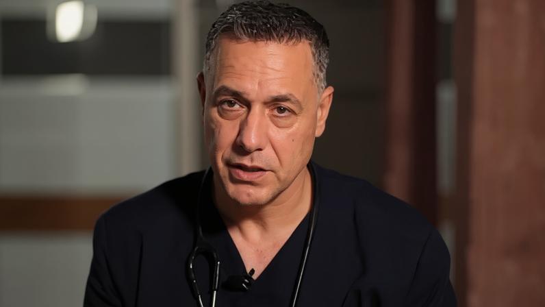 Médico palestiniano Hussam Abu Safiya detido por Israel em estado crítico
