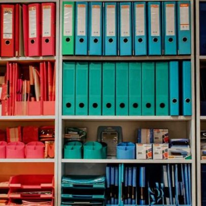 Quiet Organizing transforma espaços pequenos com decoração inteligente barata
