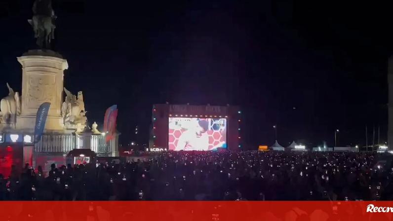 Fan Zone Betano em Lisboa foi à loucura com o golo de Cristiano Ronaldo: telemóveis ligados e vozes bem afinadas