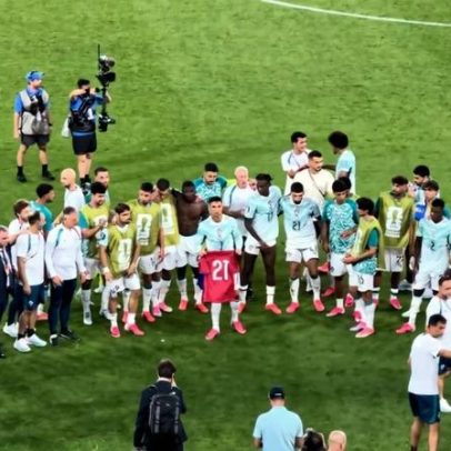 Equipa homenageia Diogo Jota; CR7 mostra camisola 21 após triunfo sobre a Croácia