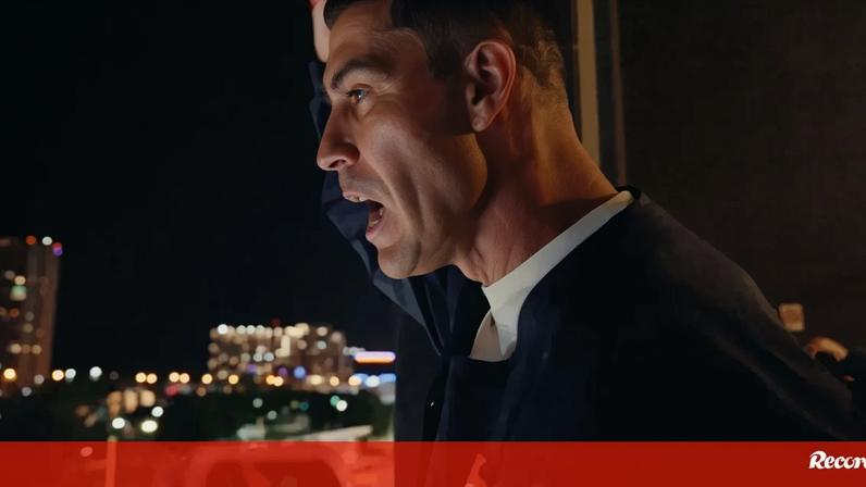 Verdadeira loucura: Ronaldo liderou festejos na varanda do hotel da Seleção em Toronto diante de uma multidão