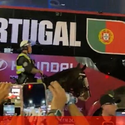 Autocarro da seleção chega ao hotel sob aplausos de fãs