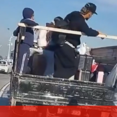 Maxi Araújo apanhado numa carrinha de caixa aberta à saída do aeroporto no Uruguai
