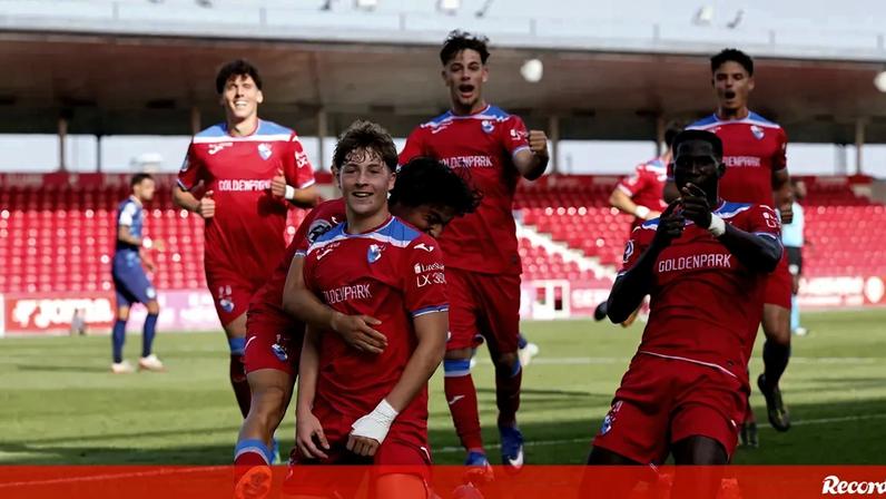 Rodrigo Rodrigues reforça equipa B do Sporting após exames médicos