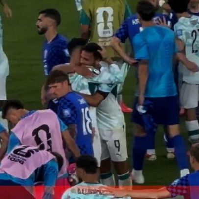 Abraço entre Cristiano Ronaldo e Gonçalo Ramos após vitória sobre a Croácia