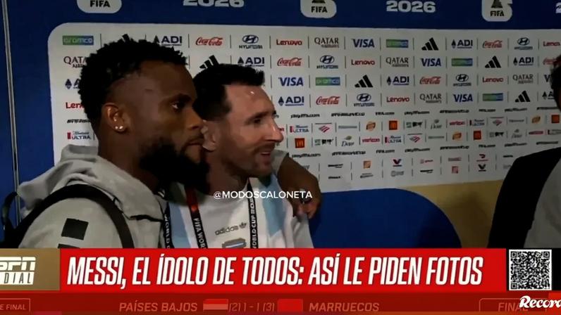 Jogadores de Cabo Verde pedem fotos a Messi; Messi diz que o atacaram no jogo