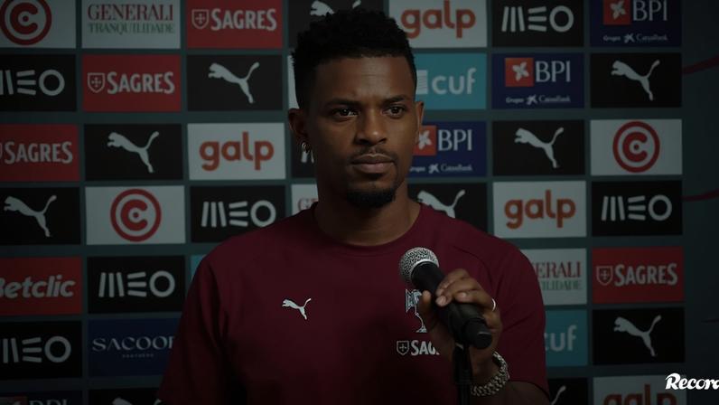 Nélson Semedo elogia Nuno Mendes: «Tem uma botija de oxigénio que não termina»
