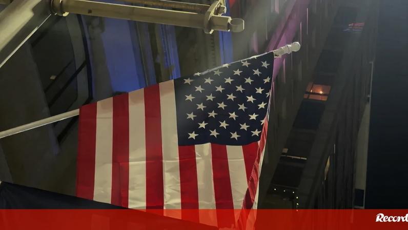 Rua do hotel da Seleção em Dallas ficou movimentada até tarde