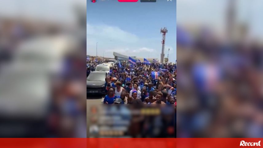 Vozinha lidera receção emocionante da seleção de Cabo Verde ao regressar a casa