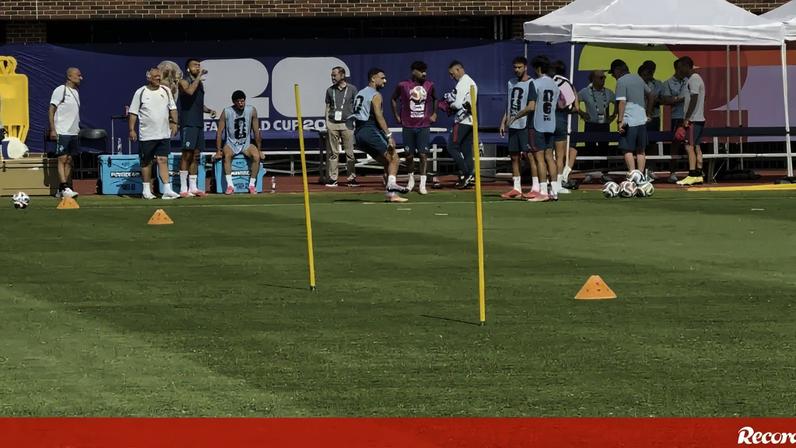 A despedir-se do Sporting? Trincão próximo de Rui Silva e Inácio no treino da Seleção