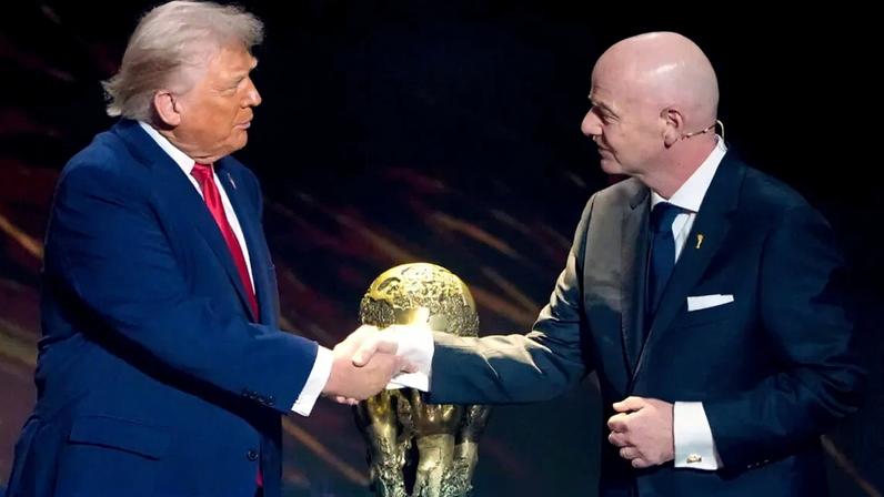 Trump e Infantino muito criticados