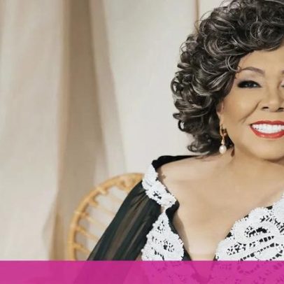 Alcione, aos 78 anos, sofre queda no palco