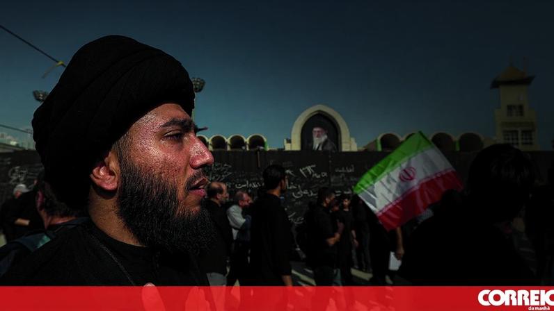 Cerimónias fúnebres do antigo líder supremo arrancaram em Teerão com mensagens políticas contra os inimigos dos iranianos