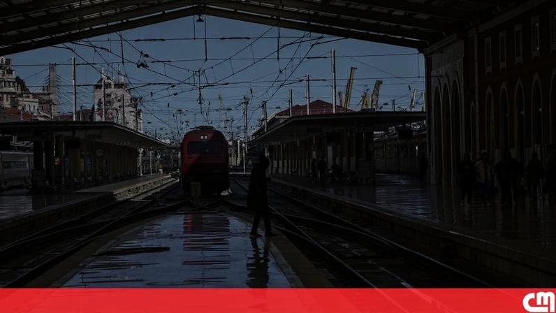 Risco de incêndio obriga CP a interromper comboios temporariamente