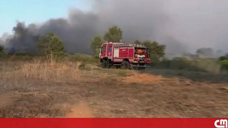 Incêndio deflagra em Vale do Cobro em Setúbal. Casas foram evacuadas