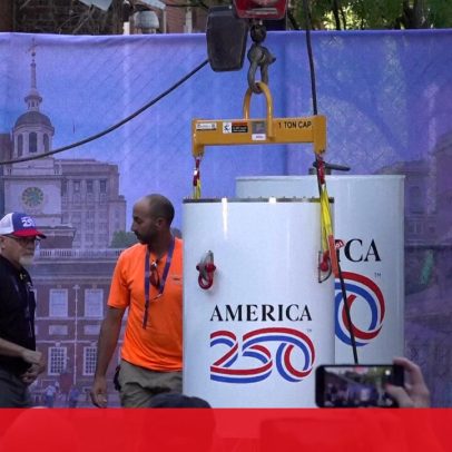 Filadélfia enterra cápsula do tempo para comemorar 250 anos dos EUA