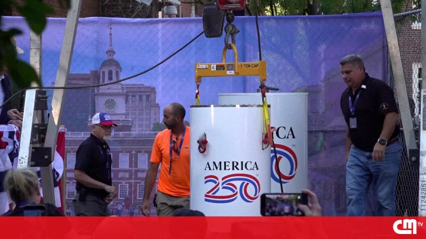 Filadélfia enterra cápsula do tempo para comemorar 250 anos dos EUA
