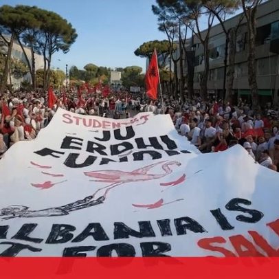 Protestos reúnem milhares nas ruas de Tirana, Albânia