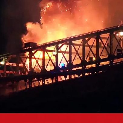 Fogo de artifício provoca incêndio na Ponte de Brooklyn